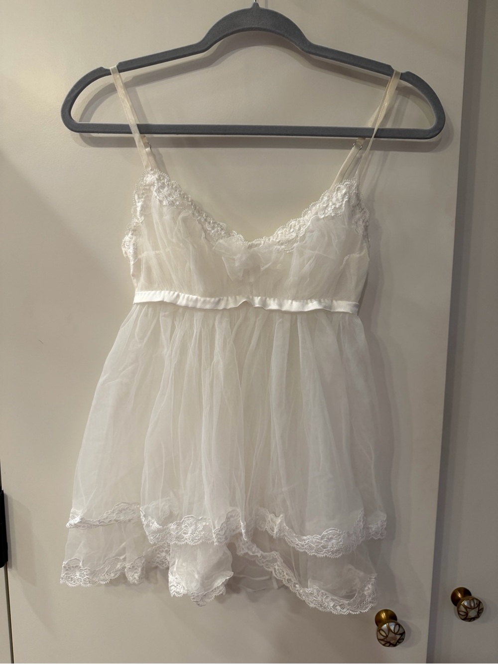 Victoria’s Secret White Sheer Lace-Trim Babydoll Chemise & Thong Small